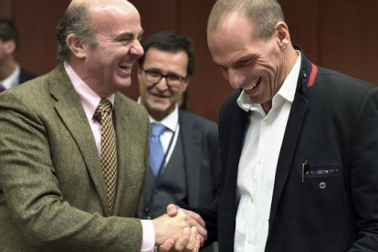 De Guindos y Varoufakis, en una reunión del Eurogrupo.