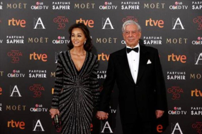 Isabel Preysler y Mario Vargas Llosa, en la entrega de los Premios Goya 2016.