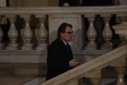 Artur Mas sube las escaleras del Parlament, antes del pleno.