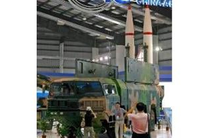Misiles P-12, de fabricación china, en una exposición militar en Zhuhai