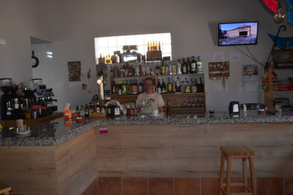 La asturiana Covadonga Lerma abre el bar de La Utrera tras 25 años cerrado. MEDINA