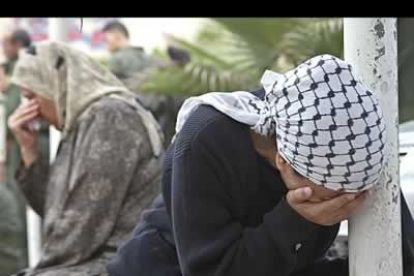 El fallecimiento de Arafat se hizo oficial a las 3 de la medrugada. Las mujeres de Gaza se han despertado con la noticia.
