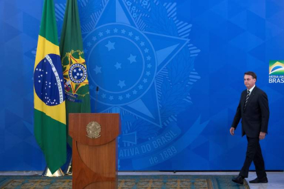 Bolsonaro en la rueda de prensa para neutralizar la dimisión de su ministro de Justicia. JOÉDSON ALVES