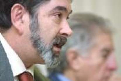 Ángel Penas, rector de la ULE, presidió el Consejo de Gobierno