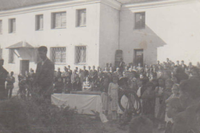 Celebración en el poblado, a mediados de los años cincuenta. CORTESÍA DE LUIS GARCÍA
