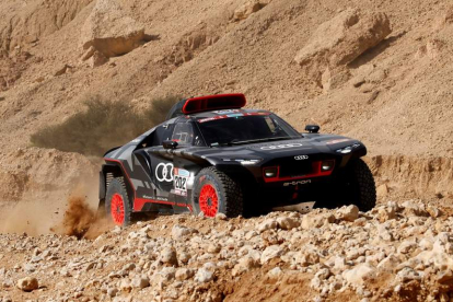 El español Carlos Sainz volvió a vivir una jornada en negativo en la presente edición del Dakar. VALAT