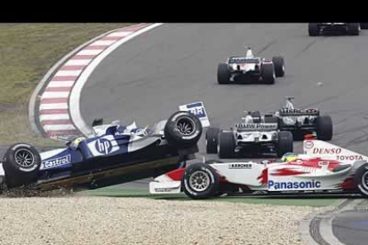 Pero en el inicio de la carrera, el gran protagonista fue Ralf Schumacher. En esta ocasión, él se vio perjudicado cuando su compañero de equipo, Juan Pablo Montoya le echó de la pista, arrastrando consigo al brasileño Da Matta.