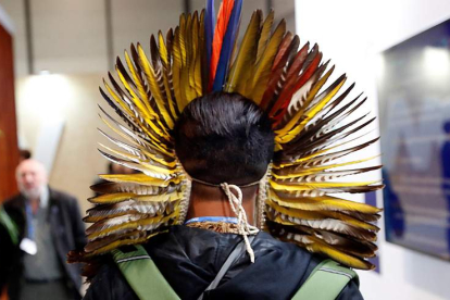 Un indígena asiste a la 25 Conferencia de Naciones Unidas sobre Cambio Climático de Madrid antes del covid. ZIPI