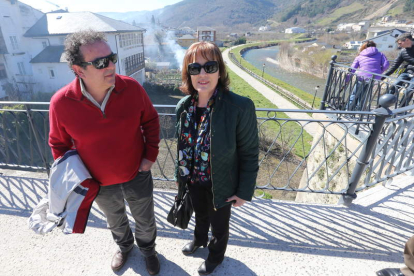 Miembros del equipo de gobierno villafranquino en la visita realizada ayer al viaducto.