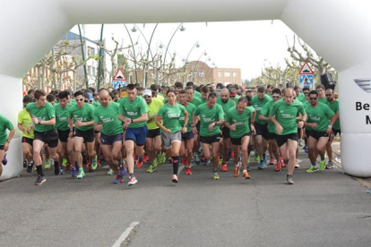 Los ‘10 Kilómetros Universitarios de León’ contaron en la línea de salida en el campus de Vegazana con cerca de un millar de participantes. SECUNDINO PÉREZ