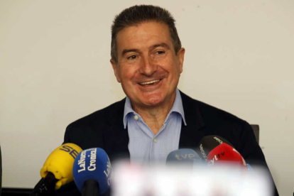 El leonés Manolo Cadenas, el día de su presentación como entrenador del Ademar. RAMIRO.