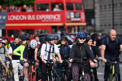 Imagen de los londinenses que acuden a trabajar en bicicleta. ANDY RAIN
