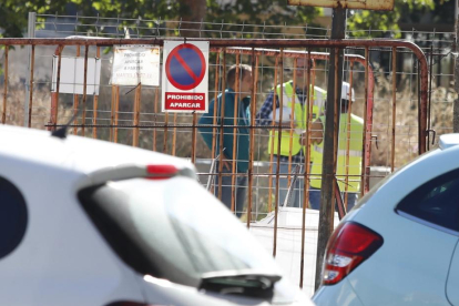 Las labores de adecentamiento del solar y retirada de los escombros darán paso en las próximas semanas a las actuaciones de calado. RAMIRO