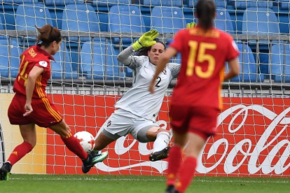 Vicky Losada marca el 1-0 ante Portugal.