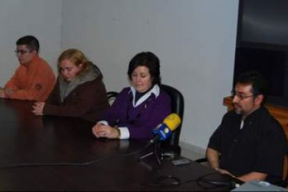 Carmen Trabado y varios miembros de la nueva asociación durante la rueda de prensa de ayer