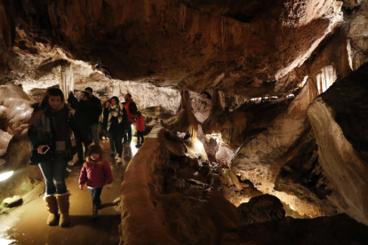 Un rincón de la Cueva de Valporquero. JESÚS F. SALVADORES