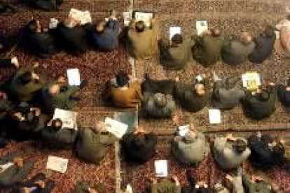 Sentada de los diputados reformistas rechazados por los Guardianes de la Constitución en Irán