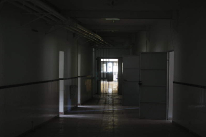 La vieja cárcel de León, en el paseo del Parque, lleva cerrada desde 1999 y es el lugar propuesto para albergar la futura academia. RAMIRO
