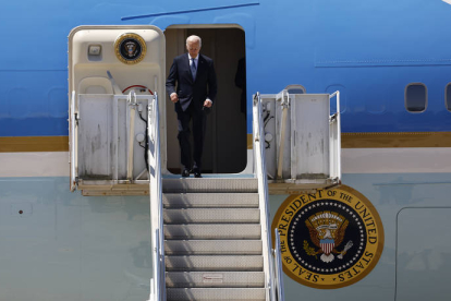 Primera imagen de Biden en el Air Force One. EFE