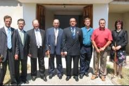 El alcalde de Regueras y los miembros de la corporación municipal