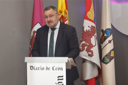 El presidente de la Diputación, Eduardo Morán, durante su ponencia en el II Congreso de Agroalimentación Diario de León. RAMIRO