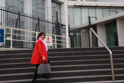 La leonesa Sonia Robla Ucieda, a su llegada a la Corte Penal Internacional, donde comenzó a trabajar cuando se puso en marcha el organismo internacional, en el año 2002.