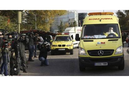 La ambulancia que ha trasladado a la médico cooperante española que podría haberse contagiado de ébola en Malí.