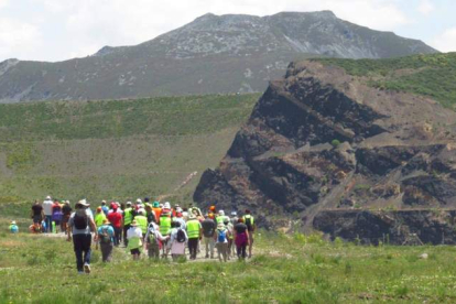 Visita de los participantes en Geolaciana al Feixolín. DL