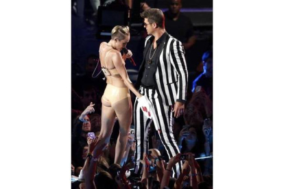 Miley Cirus en un momento de su actuación. LUCAS JACKSON | REUTERS