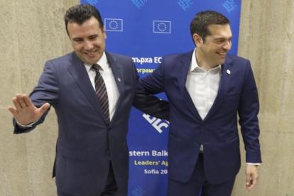 Los primeros ministros macedonio y griego, Zoran Zaev y Alexis Tsipras.