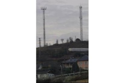 La polémica antena está muy próxima a otra instalación de telefonía