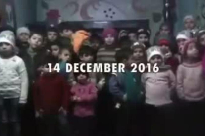 Súplica de los niños de Alepo para que los saquen de la ciudad.
