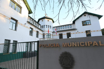 Sede de la Policía Municipal. L. DE LA MATA