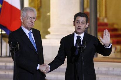 Sarkozy junto al primer ministro italiano, Mario Monti, el pasado día 6 en el Elíseo.