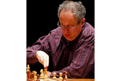 Boris Gelfand mostró su genialidad en la final del Magistral de Ajedrez Ciudad de León. FERNANDO OTERO