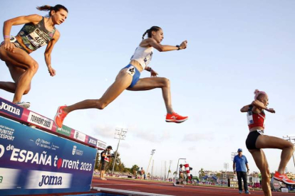 La prueba de los 3.000 metros obstáculos no reportó esta vez medalla al atletismo leonés. MIGUÉLEZ