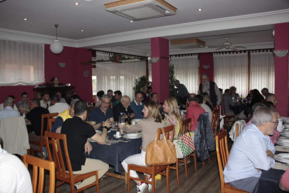 Cerca de un centenar de comensales degustaron el cocido. CAMPOS