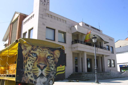 La Casa Consistorial dejará de tener luz a finales de semana si el Ayuntamiento no paga.