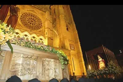 Los pasos, a su llegada a la catedral.