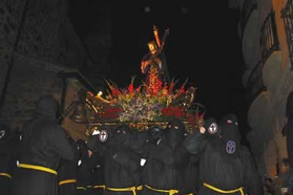 Las cofradías de Nuestra Señora de Angustias y Soledad y de Nuestro Padre Jesús Nazareno celebraron la procesión del encuentro por las calles de La Bañeza.