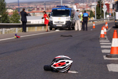 El pasado 2021 dos personas que iban en bicicleta fallecieron en accidentes en León. RAMIRO