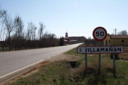 Carretera de Villamañán a Fontecha junto a la que se construirá un paseo para ir al cementerio munic