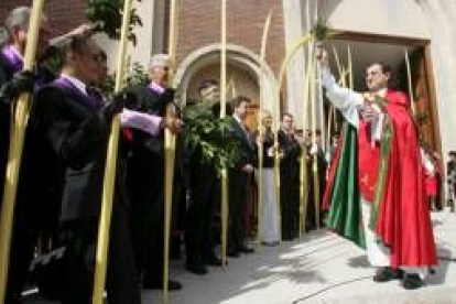 Este año la procesión y la bendición de los ramos no fue en Fernando Miranda, sino en Pérez Colino