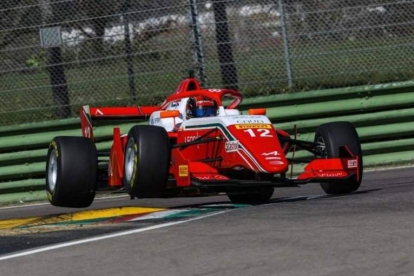 David Vidales en un momento de la carrera en el circuito Enzo y Dino Ferrari de Imola. PREMA POWERTEAM