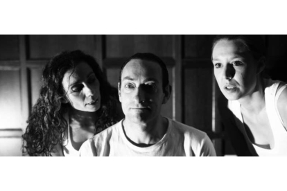 César M. Catalina, Inés Diago y Ana Silva, tres de los actores que dan vida a la familia Panero en este espectáculo