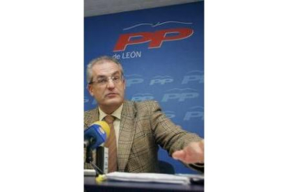 Javier Lasarte es miembro de la dirección del PP de León