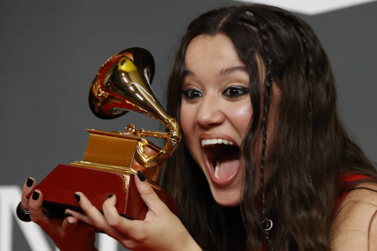 La cantautora venezolana Joaquina ha sido designada mejor nuevo artista en la gala de los premios Latin Grammy. EFE