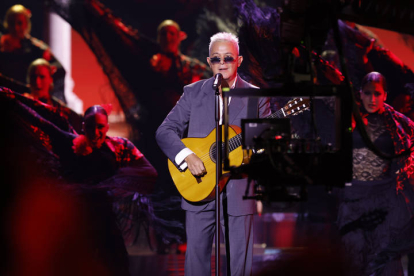 El cantante español Alejandro Sanz durante su actuación en la gala anual de los Latin Grammy. EFE