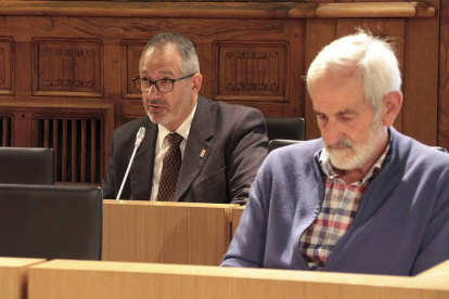 Matías Llorente durante el Pleno de la Diputación.