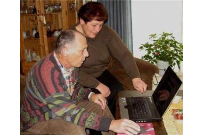 Marqués y Kossman navegando por la web de la pedanía